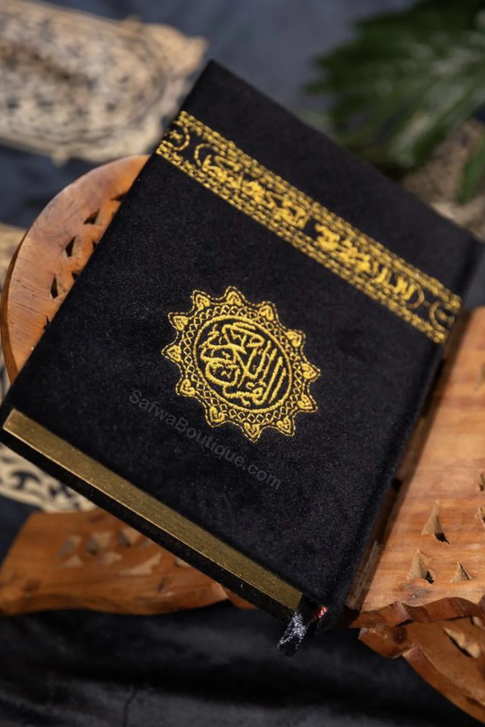 Coran Kaaba Arabe – Couverture Velours Noir Brodée Or – Mushaf Uthmani – Hafs – 14 × 20 cm - Image 6