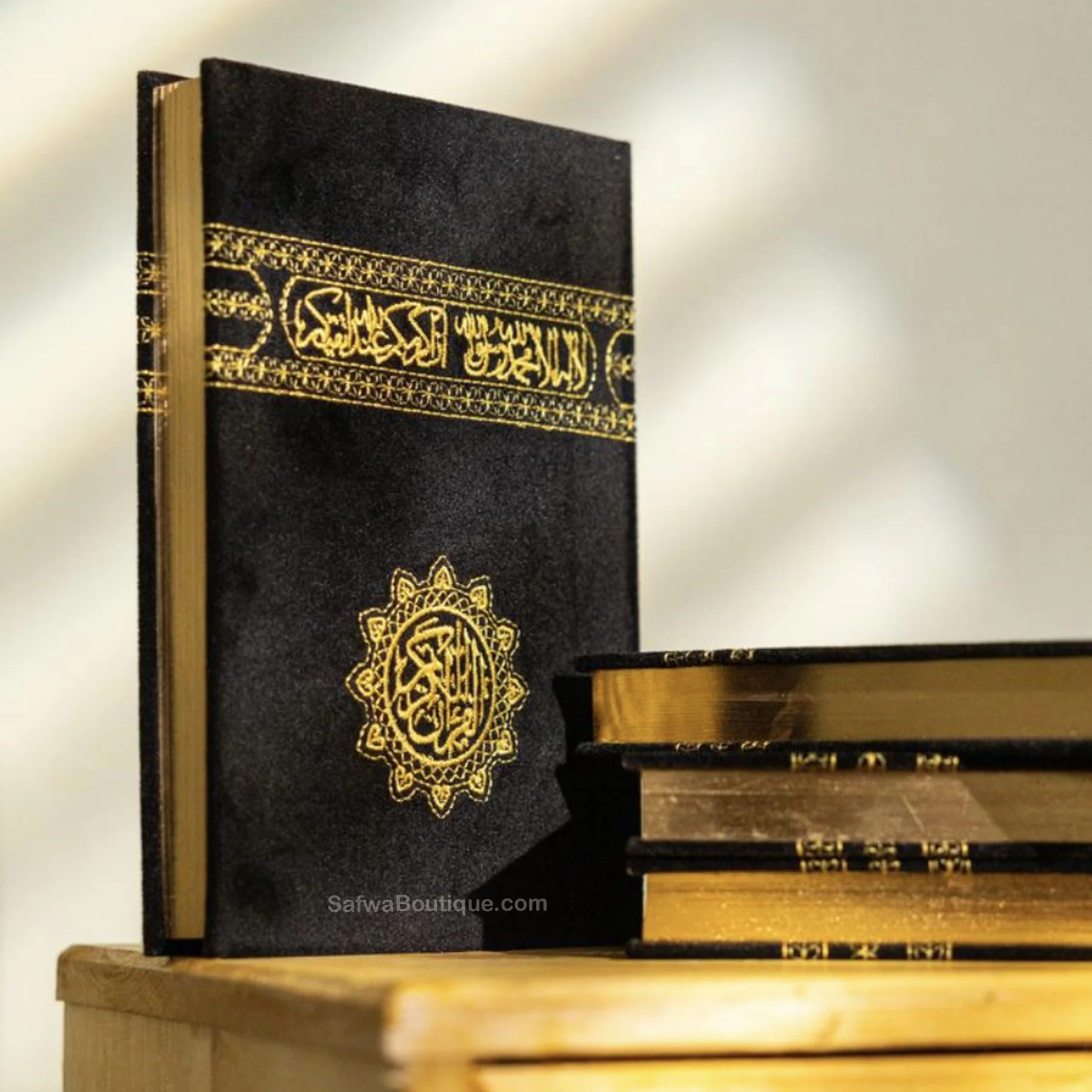 Coran Kaaba Arabe – Couverture Velours Noir Brodée Or – Mushaf Uthmani – Hafs – 14 × 20 cm - Image 8