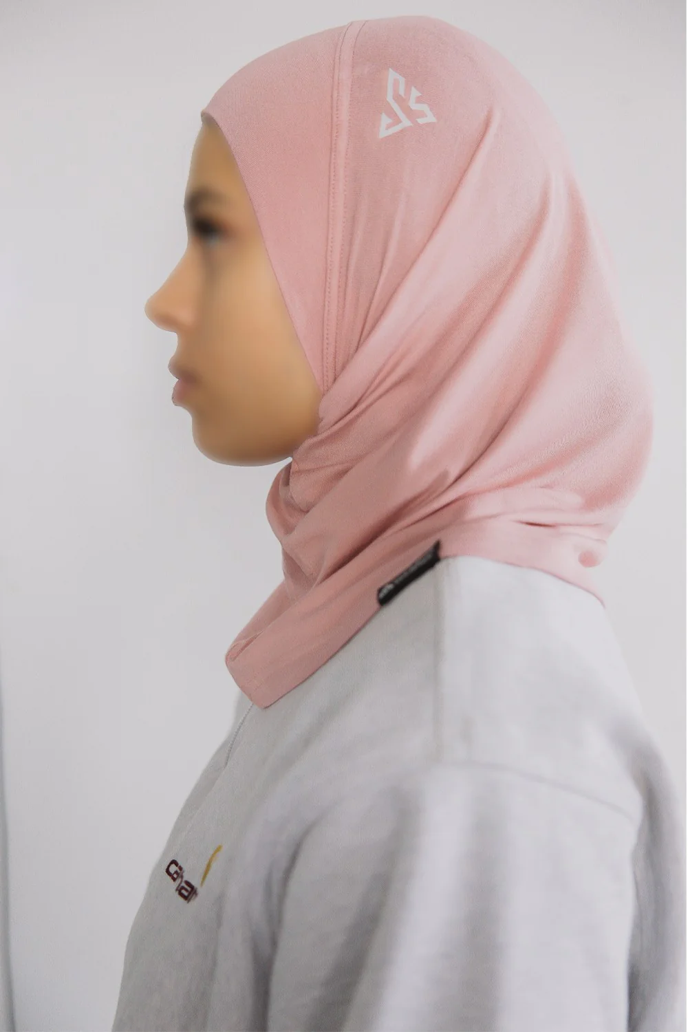 Hijab Sport Femme SafwaFlow™ – Respirant, Anti-Transpiration, Maintien Parfait, Confort Actif - Image 11